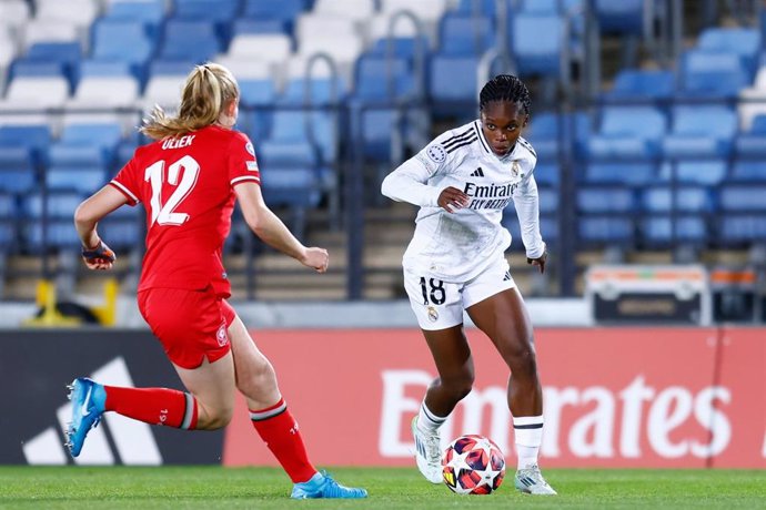 La jugadora del Real Madrid Linda Caicedo, ante el Twente FC en la UEFA Women’s Champions League 2024-2025.