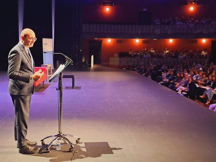 El consejero de Educación y Formación Profesional, Víctor Marín, durante la inauguración del I Congreso de Bienestar Emocional y Promoción de la Salud Mental