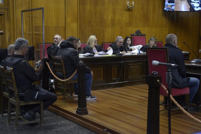 El primer testigo durante su declaración en un juicio por el crimen de Velle, en la Audiencia Provincial de Ourense, a 18 de noviembre de 2024, en Ourense, Galicia (España).  La Audiencia de Ourense juzga a partir de hoy el crimen de Velle, el primer juic