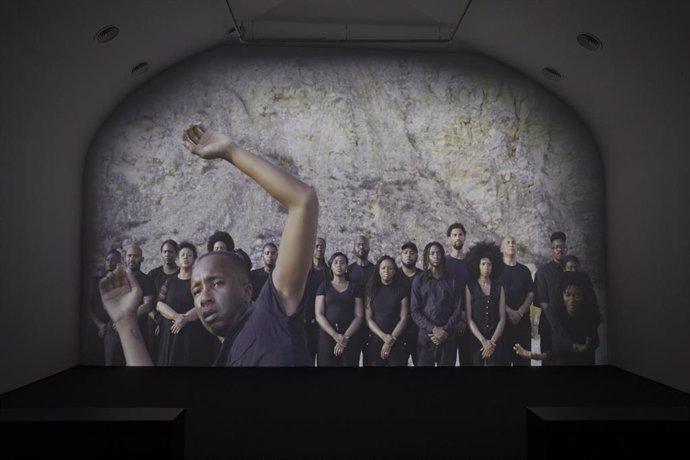 Vista de la exposición Grada Kilomba 'Opera to a Black Venus. ¿Qué nos diría mañana el fonde del océano si hoy se vaciara de agua?' en el Museo Reina Sofia.