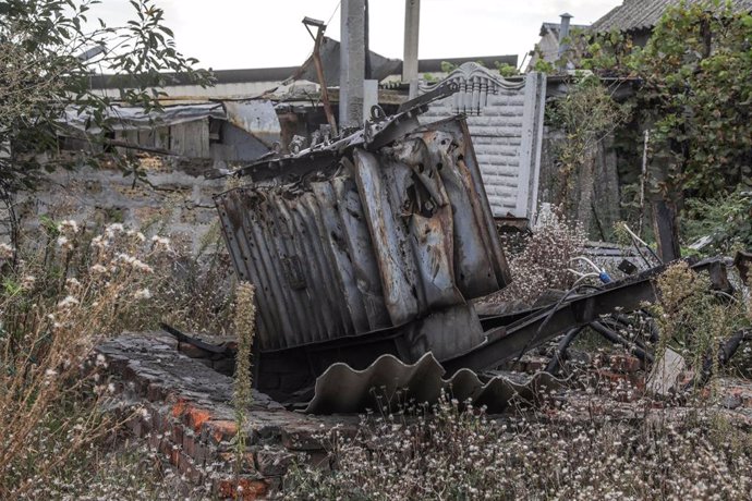 Archivo - September 14, 2023, Antonivka, Kherson Region, Ukraine: ANTONIVKA, UKRAINE - SEPTEMBER 14, 2023 - Damage by the shelling of Russian troops is seen in Antonivka, Kherson Region, southern Ukraine. The town suffers from Russian attacks every day.