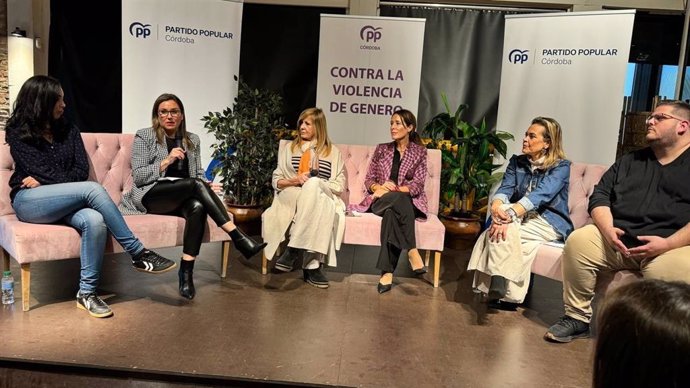 El PP de Córdoba ha celebrado el foro 'Prevención ante los nuevos comportamientos de violencia de género en jóvenes'.