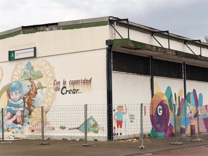 Estado en el que se encuentra el gimnasio del Colegio de Educación Infantil y Primaria (CEIP) Algafequi de Córdoba.