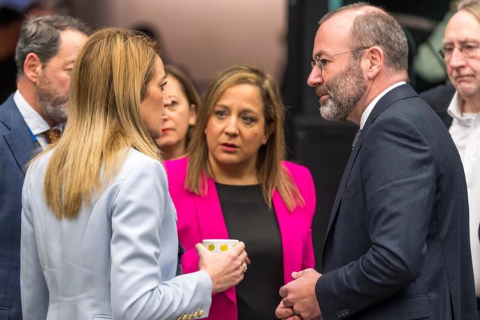 Archivo - HANDOUT - 13 December 2022, France, Strasbourg: (L-R) European Parliament President Roberta Metsola, President of the S&D Group Iratxe Garcia Perez and President of the European People's Party (EPP) Manfred Weber attend the conference of the Pre