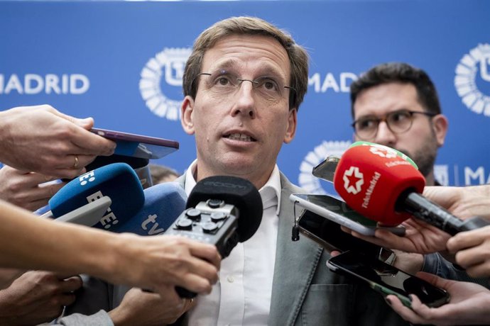 El alcalde de Madrid, José Luis Martínez-Almeida, preside el acto institucional conmemorativo del 20 aniversario de la constitución del Cuerpo de Agentes de Movilidad, en el Palacio de Cibeles