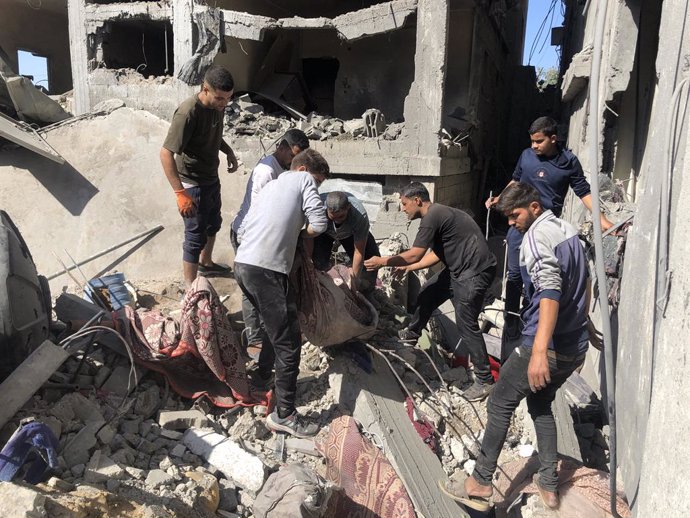 October 29, 2024, Gaza City, The Gaza Strip, Palestine: Palestinians inspect the Abu Nasr family home after an Israeli airstrike in Beit Lahia, northern Gaza Strip, on October 29, 2024, killing 70 Palestinians and wounding 80 others amid the ongoing war i