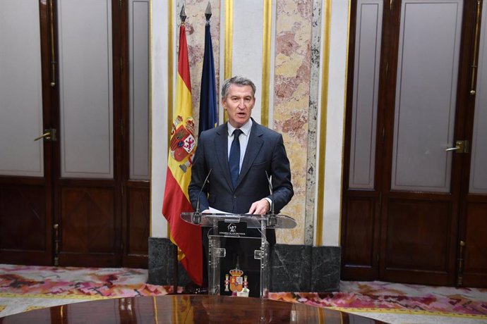 El presidente del PP, Alberto Núñez Feijóo, durante el Pleno del Congreso, a 13 de noviembre de 2024, en Madrid (España). El pleno ha comenzado con la intervención de Torres para informar de las consecuencias de la DANA que asoló Valencia y otras provinci