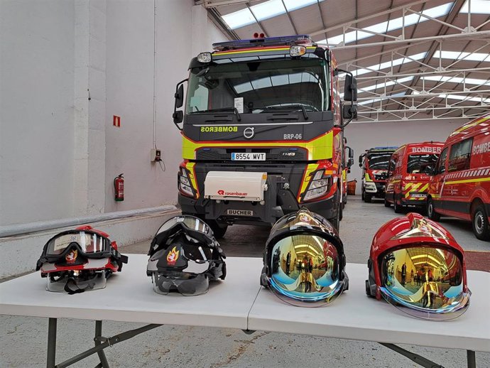 Algunos de los cascos de bomberos adquiridos por la Diputación de León