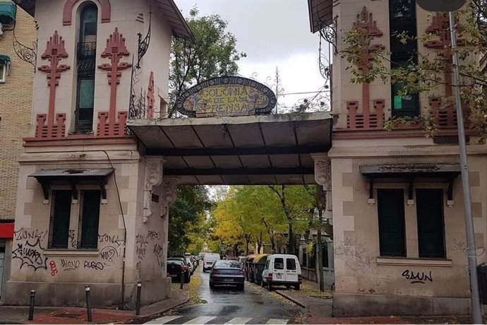 Archivo - Arco de la Colonia de la Prensa, en Carabanchel