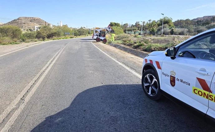 Imagen de los trabajos desarrollados para mejorar la seguridad vial de la carretera regional que une Águilas con la autopista AP-7