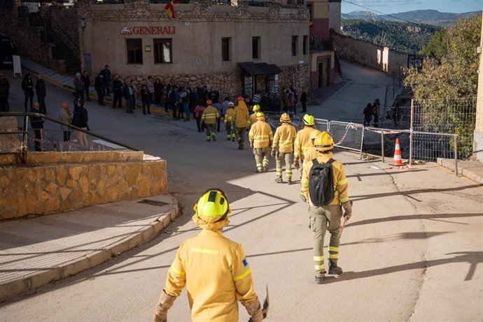 Efectivos de emergencias en Letur.