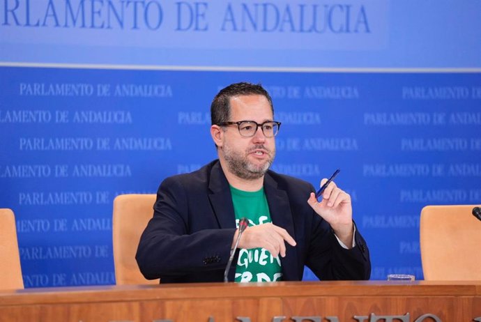 El portavoz del Grupo Mixto-Adelante Andalucía, José Ignacio García, en rueda de prensa en el Parlamento andaluz.