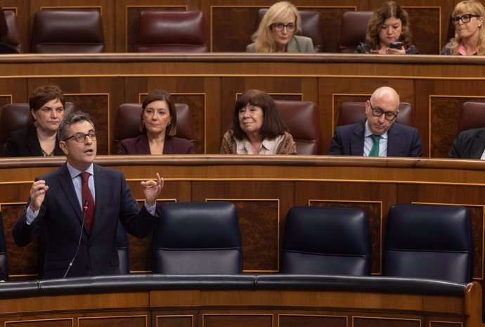 El ministro de la Presidencia, Relaciones con las Cortes y Justicia, Félix Bolaños, interviene durante una sesión de control al Gobierno, a 20 de noviembre de 2024, en Madrid (España). Ribera protagoniza la sesión con dos preguntas de la oposición y una c