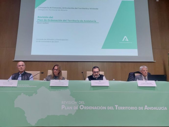 Presentación del borrador de la revisión del Plan de Ordenación del Territorio de Andalucía (POTA) en Almería.