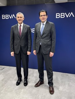 El economista jefe para España de BBVA Research, Miguel Cardoso, junto al director territorial en Catalunya, José Ballester.