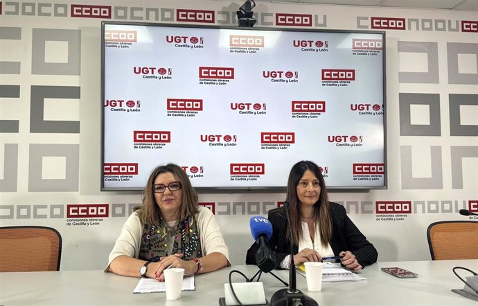 La secretaria regional de Políticas Sociales e Igualdad de UGT, Victoria Zumalacárregui, y la secretaria de Mujeres, Igualdad y Políticas Sociales de CCOO Castilla y León, Yolanda Martín, presentan el manifiesto y propuestas de cara al 25N.