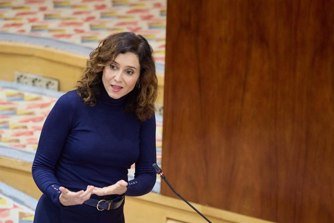 La presidenta de la Comunidad de Madrid, Isabel Díaz Ayuso, interviene durante un pleno en la Asamblea de Madrid, a 14 de noviembre de 2024, en Madrid (España). El silencio de la mujer del presidente del Gobierno, Begoña Gómez, en la comisión que investig