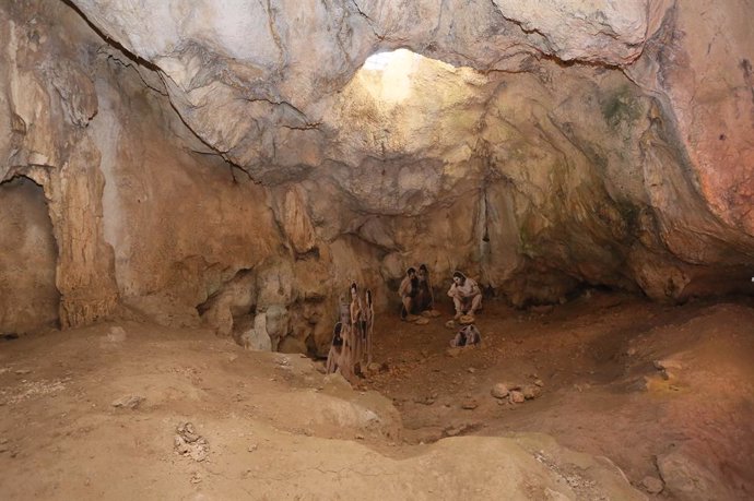 Archivo - La Cova de l'Or de Beniarrés (Alicante) echa el cierre ante la llegada del frío y reabrirá en marzo.