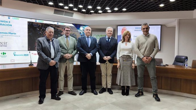 Foto de familia de la jornada 'Un café con CEEES' en Ciudad Real.