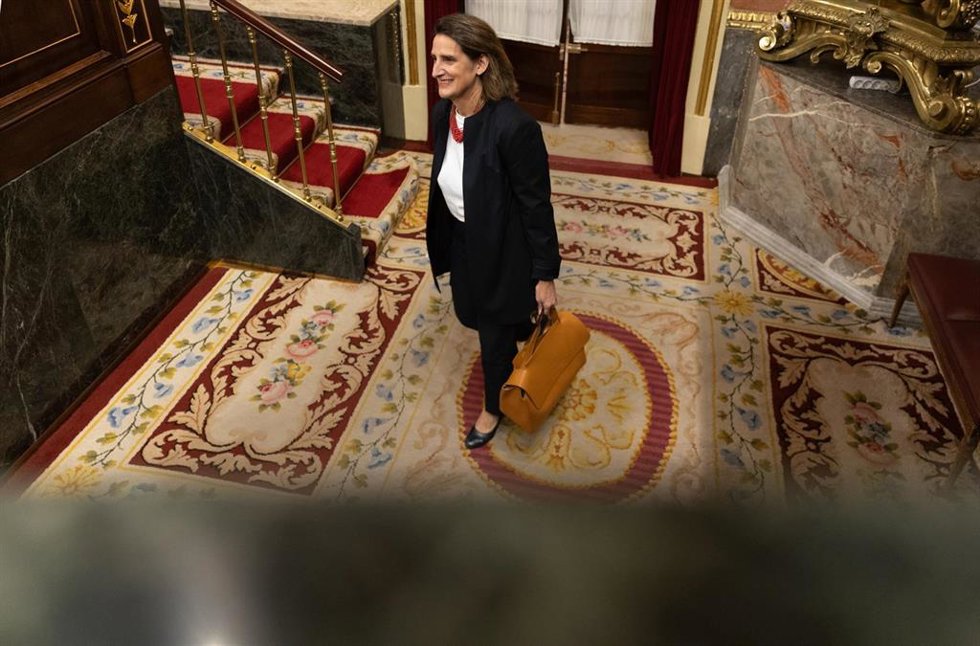 La vicepresidenta tercera y ministra para la Transición Ecológica, Teresa Ribera, tras una sesión de control al Gobierno en el Congreso de los Diputados, a 20 de noviembre de 2024, en Madrid (España). Ribera protagoniza la sesión con dos preguntas de la