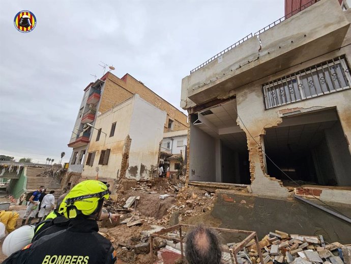 Uno de los edificios apuntalados por los Bomberos