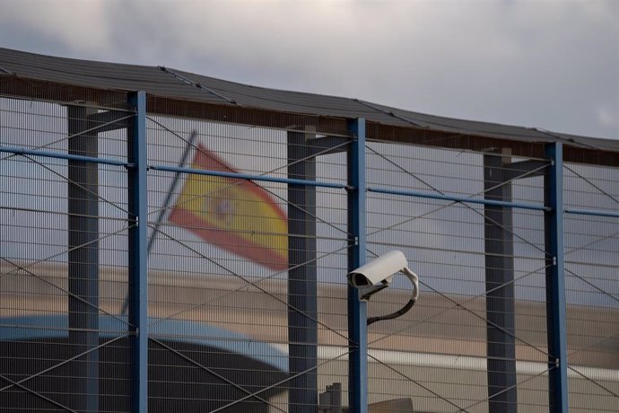 Archivo - Una cámara de vigilancia en el Centro de Internamiento de Extranjeros (CIE) de la Zona Franca, a 26 de septiembre de 2024, en Barcelona, Catalunya (España).