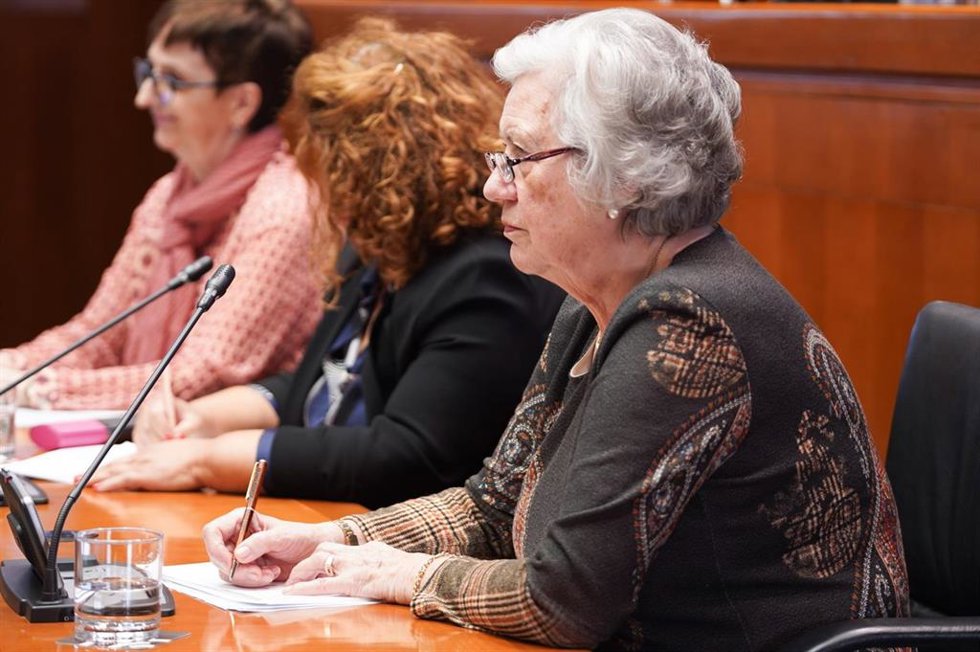 La presidenta de la Asociación de Familiares de Personas con Discapacidad Psíquica (AFADI), Teresita Almagro, en primer plano, junto con las vocales Mónica Caballero y María Jesús Buey.