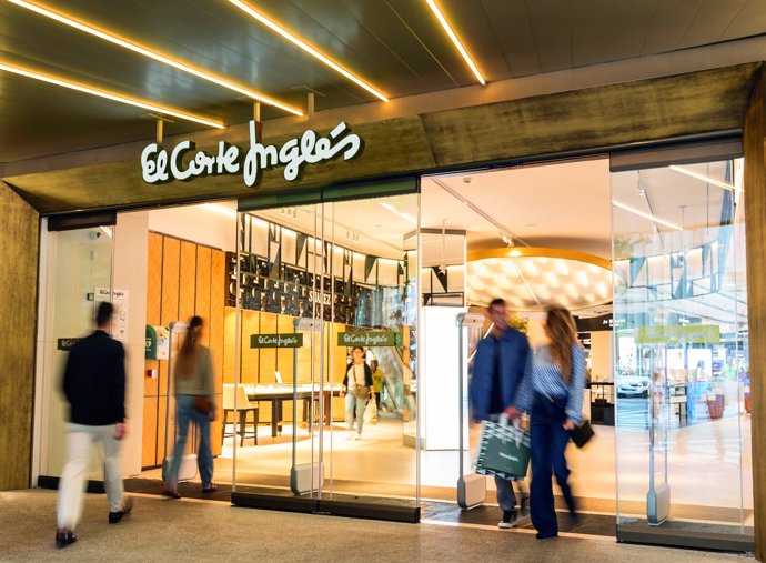 El Corte Inglés reforzará con 6.000 personas más sus centros esta campaña de Navidad