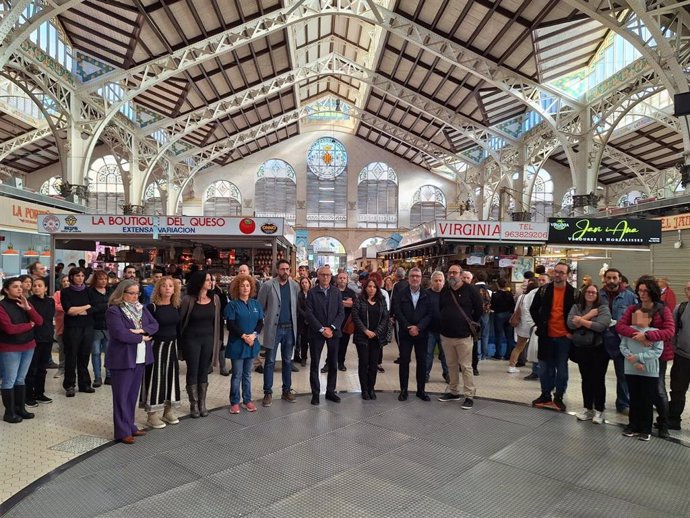 Minuto de silencio por la dana en el Mercado Central de València