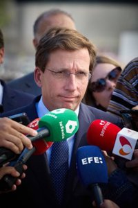 Almeida agradece la labor de trabajadoras de la red de víctimas de violencia y reivindica "esfuerzo presupuestario"