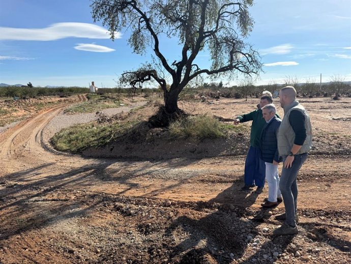 Camino dañado en Utiel