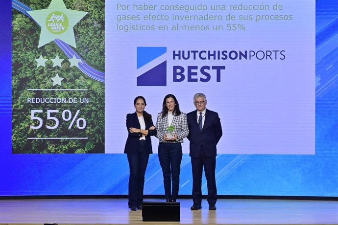 Maria Tena, Directora de Logística y transporte de AECOC; Estefania Soler , Sustainability Leader de Hutchison Ports BEST; José Mª Bonmatí, Director General de AECOC