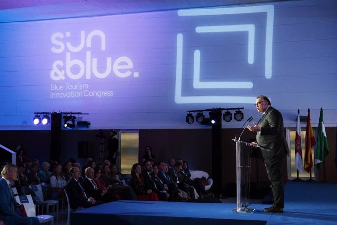 El consejero de Turismo y Andalucía Exterior, Arturo Bernal, participa en la inauguración del congreso 'Sun&Blue' en Almería.