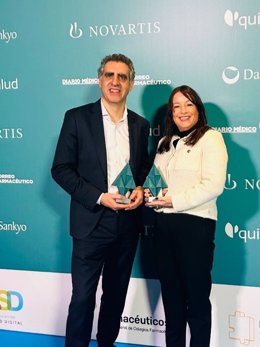 Manel Esteller y Tanya Knott, ganadores del Premio E-nnova Health 2024 en Big Data e Inteligencia Artificial