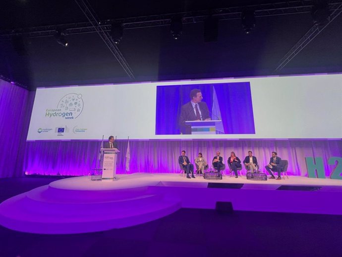 El consejero delega de Enagás, Arturo Gonzalo, participa en la European Hydrogen Week en Bruselas