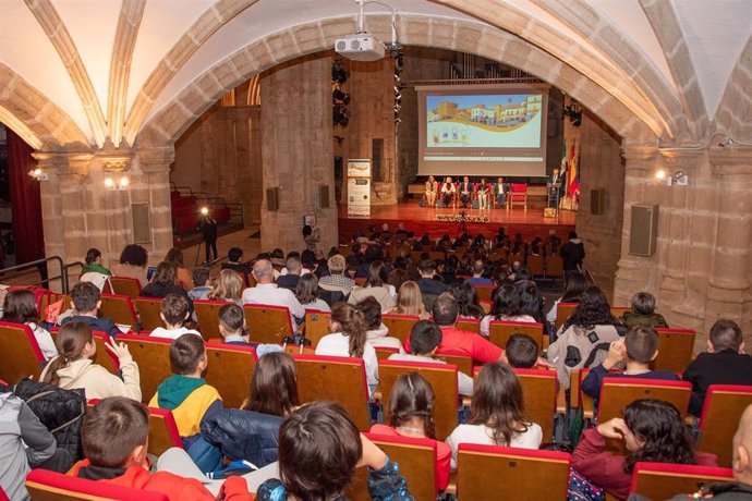 El VI Congreso Mundial con Infancia y Adolescencia reúne en Cáceres a más de 400 ponentes de 20 países