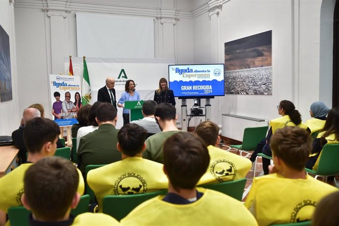 La delegada del Gobierno andaluz en Málaga, Patricia Navarro, durante la presentación de la Gran Recogida Bancosol