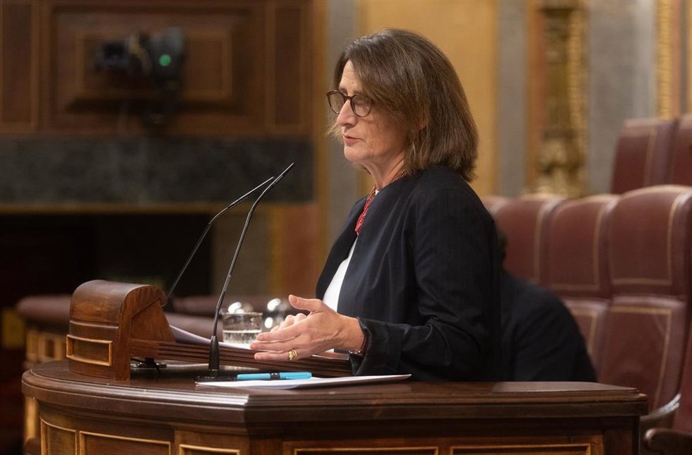 La vicepresidenta tercera y ministra para la Transición Ecológica y Reto Demográfico, Teresa Ribera, interviene durante una sesión plenaria en el Congreso de los Diputados, a 20 de noviembre de 2024, en Madrid (España). Ribera protagoniza la sesión con 