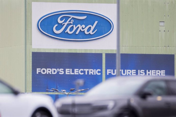 20 November 2024, No, Cologne: Ford Explorer electric cars are parked on car transporters on the Ford factory premises. The US car manufacturer Ford wants to cut 2,900 jobs in Germany by the end of 2027 in order to reduce costs. Photo: Rolf Vennenbernd/dp