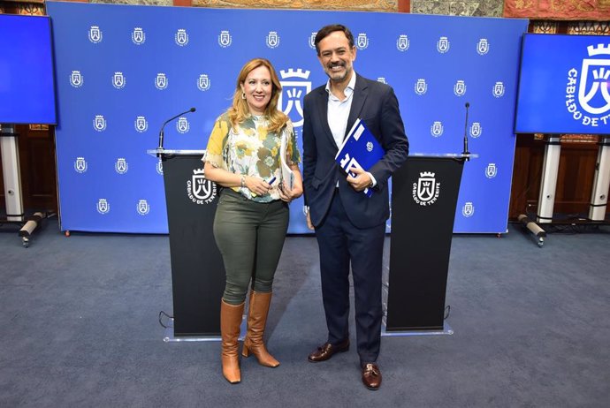 La presidenta del Cabildo de Tenerife, Rosa Dávila, y el vicepresidente, Lope Afonso