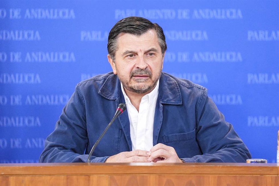El portavoz del Grupo Parlamentario Popular, Toni Martín, durante la ronda de ruedas de prensa de portavoces de los grupos parlamentarios en el Parlamento de Andalucía, a 20 de noviembre de 2024 en Sevilla (Andalucía, España). Los portavoces de los grup