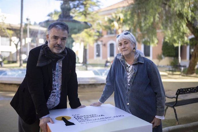 El director José Antonio Hergueta y la productora y arqueóloga Leticia Salvago.