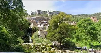 Así es el pueblo atravesado por cascadas "más bonito de España" y está en Burgos