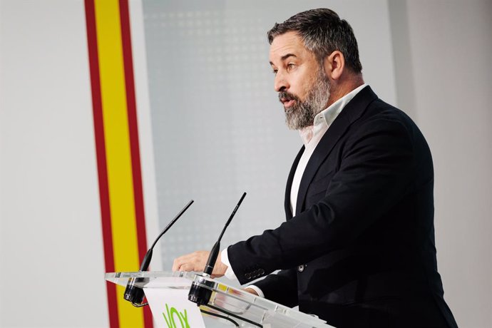 Archivo - El presidente de VOX, Santiago Abascal, durante una rueda de prensa posterior al Comité de Acción Política de VOX, a 2 de septiembre de 2024, en Madrid (España). Durante la comparecencia, el líder de VOX, ha considerado ’suicida’ la política mig