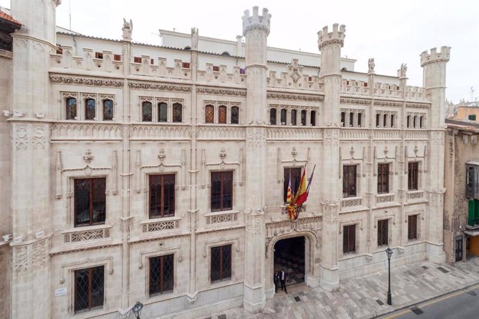 Archivo - Fachada del Palau del Consell de Mallorca, en Palma.