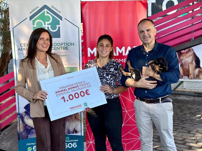 El centro comercial Miramar pone en marcha una acción solidaria por Black Friday para incentivar la adopción de animales.