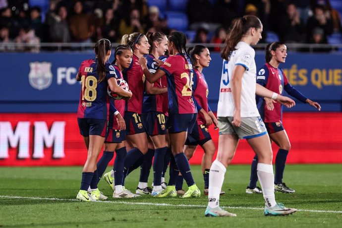 El Barça Femení celebra uno de los goles en su victoria sobre el St. Pölten en la Liga de Campeones Femenina 2024/25