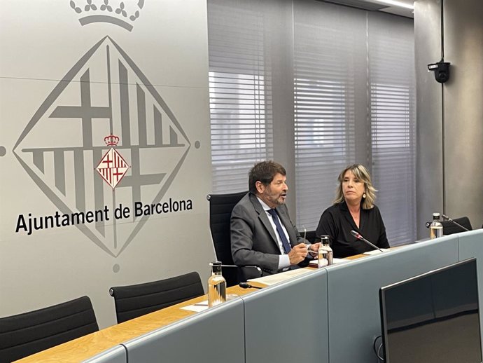 El tinent de Seguretat, Albert Batlle, i la comissionada de la nit, Carmen Zapata 