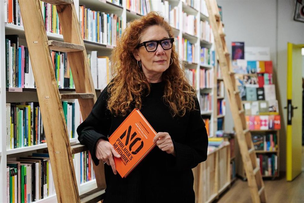 La escritora y periodista, Cristina Fallarás, posa durante la presentación de su nuevo libro 'No publiques mi nombre', en el Ateneo La Maliciosa, a 13 de noviembre de 2024, en Madrid (España).