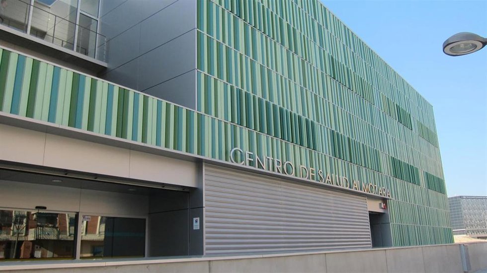Archivo - Centro de salud de La Almozara, en Zaragoza